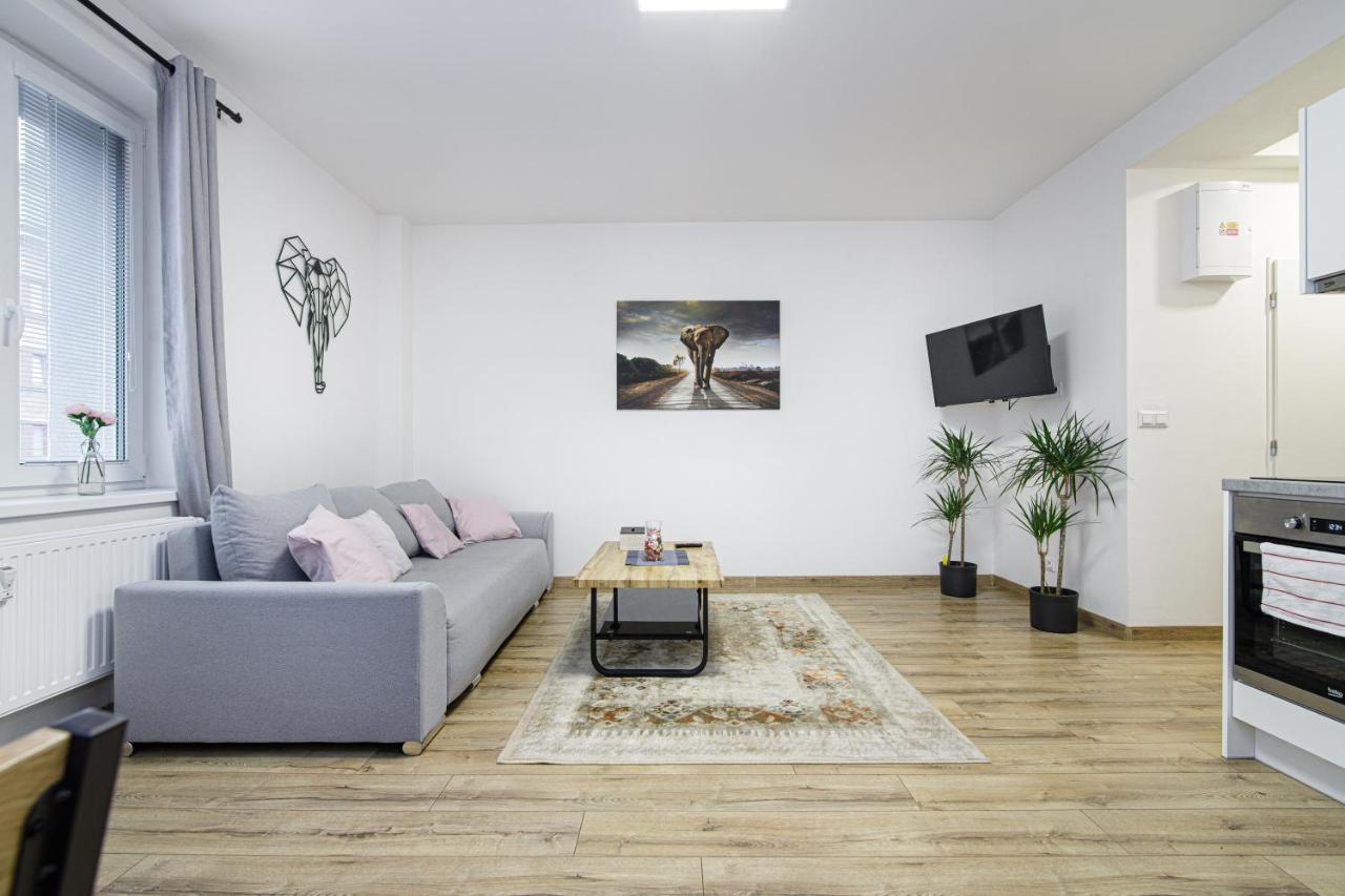 Apartment Hotel Stud Mb 俄斯特拉发 外观 照片