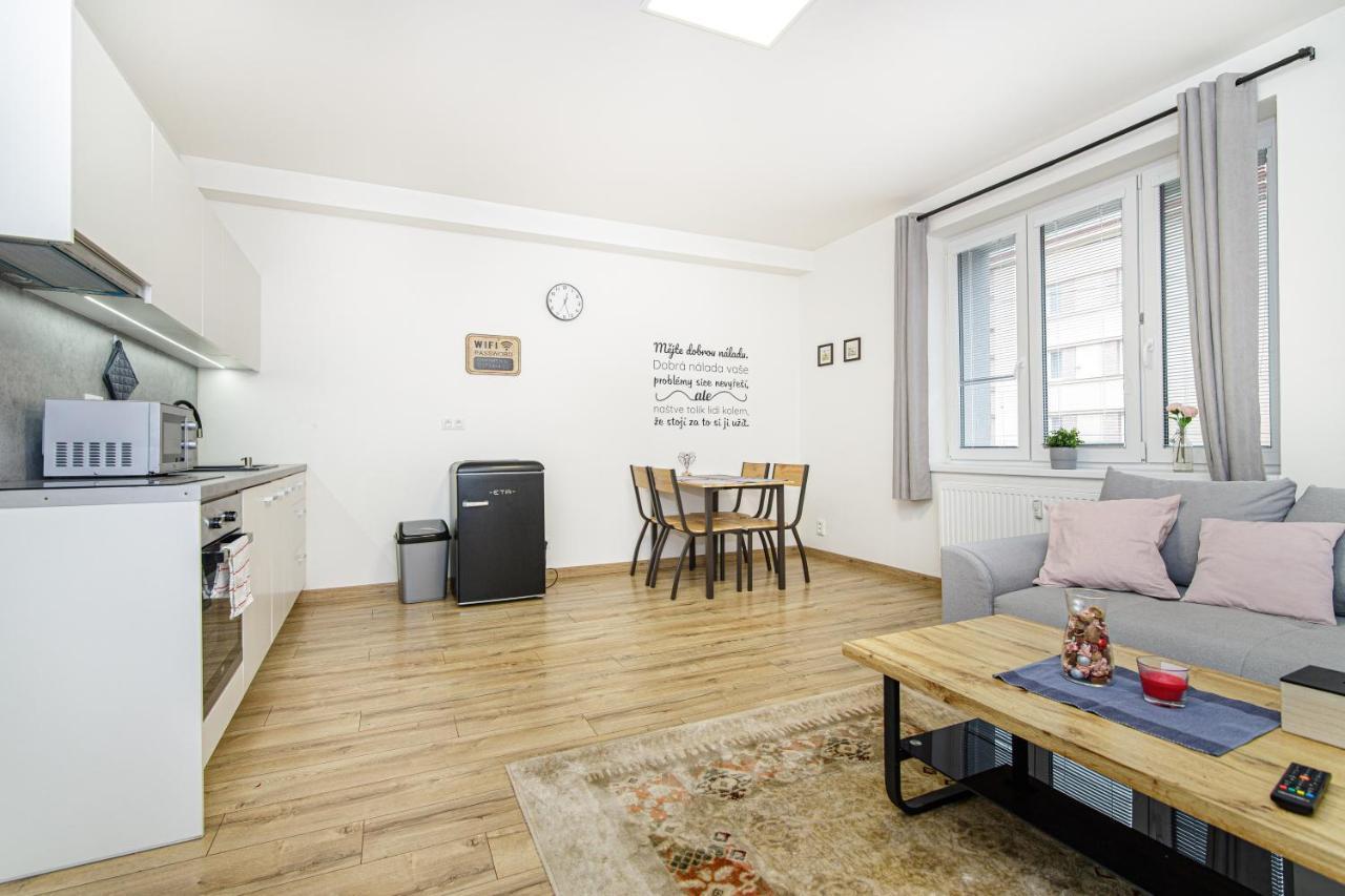 Apartment Hotel Stud Mb 俄斯特拉发 外观 照片